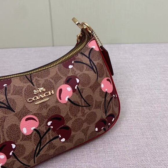 COACH CY694 Teri Underarm Bag Size 24.5*15*7 cm - Picture 6 of 8